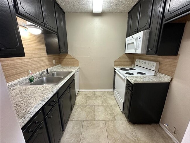 Building Photo - 12747 Candleridge Dr