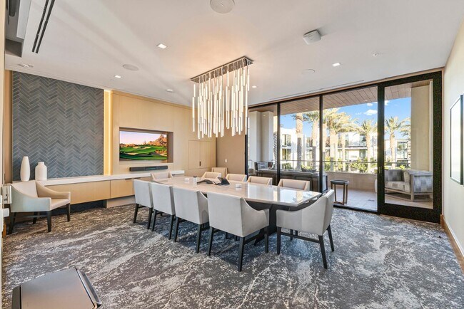 Building Photo - 6587 N Palmeraie Blvd