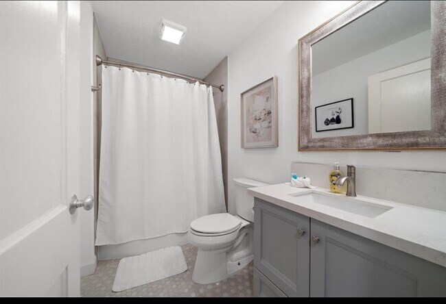 Building Photo - 1629 Castle Ct