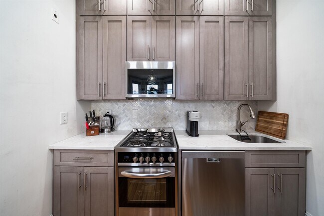 Building Photo - 27 Thorne St