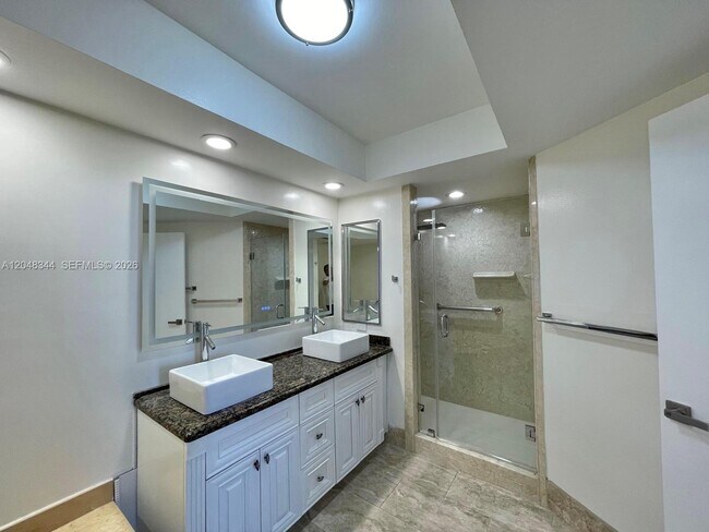 Building Photo - 20281 E Country Club Dr