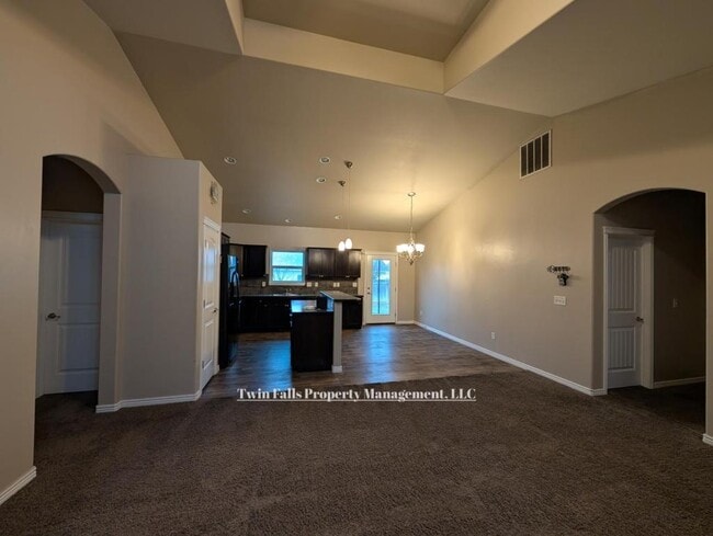 Building Photo - 763 Birchwood Rd