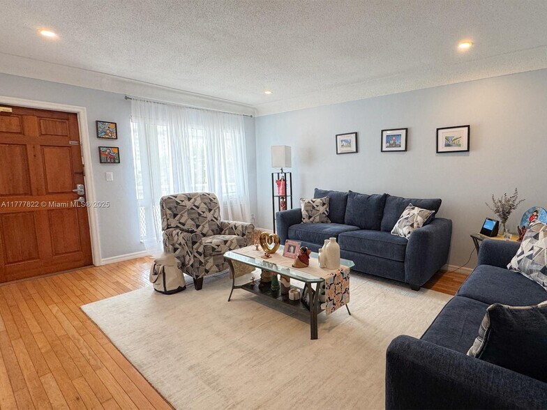 Building Photo - 915 Intracoastal Dr