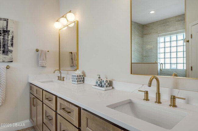 Building Photo - 646 S Pine St