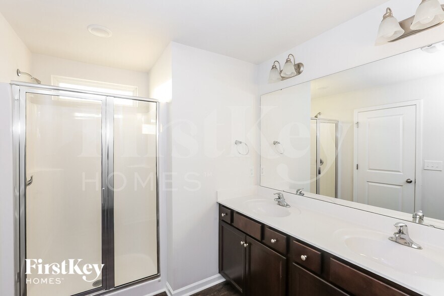 Building Photo - 10717 Rivergate Dr NW