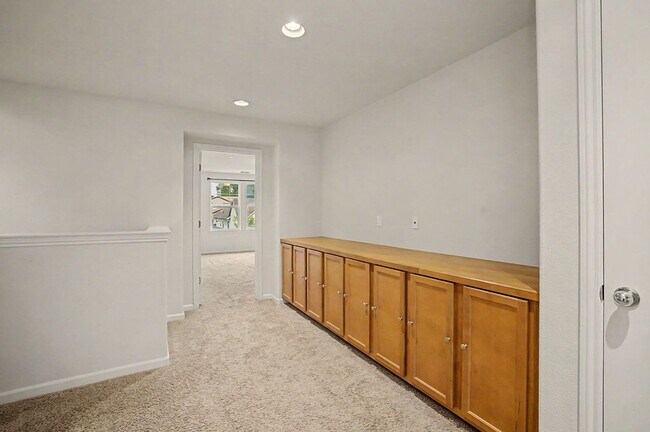 Building Photo - 15137 Breckinridge Ave
