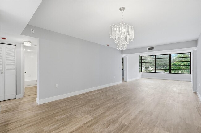 Building Photo - 1717 Whitehall Dr