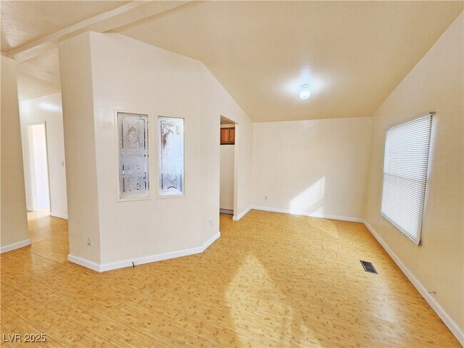 Building Photo - 1550 W Irons St