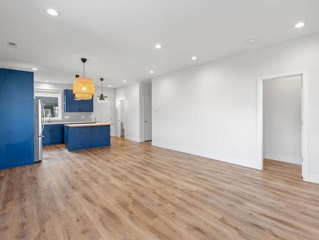 Building Photo - 4 bed/3.5 Bath Townhouse in Richmond Neighborhood, SE Portland