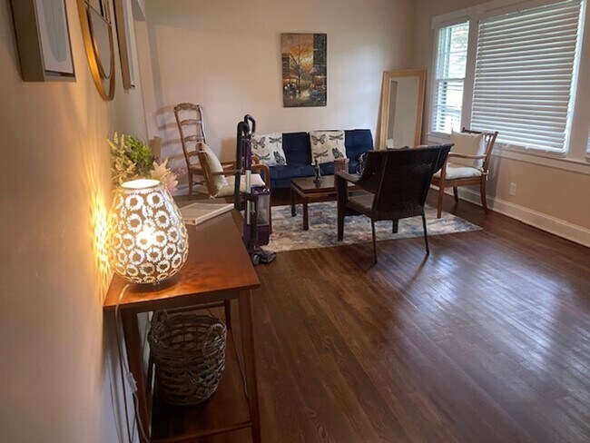 Building Photo - Charming, 3 bed, 1 bath ranch just mins from VA hospital