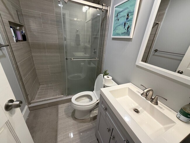 Building Photo - 781 Parker St