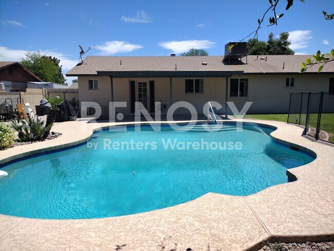 Building Photo - Ideal 3 Br+Den 2 Ba 2 Car Garage Home with Pool Near Loop 202 and Gilbert Rd in Mesa