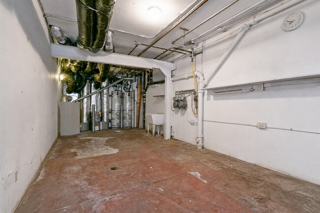Building Photo - 2610-2612 Greenwich St