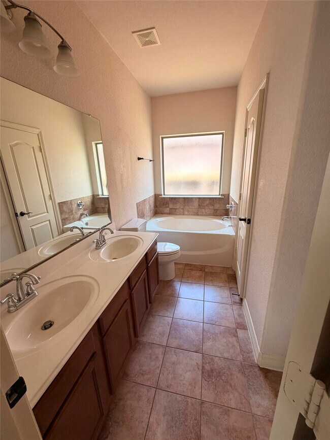Building Photo - 7211 Durango Creek Dr