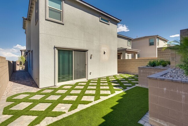 Building Photo - Highly upgraded, spacious, 4 bedroom home ...