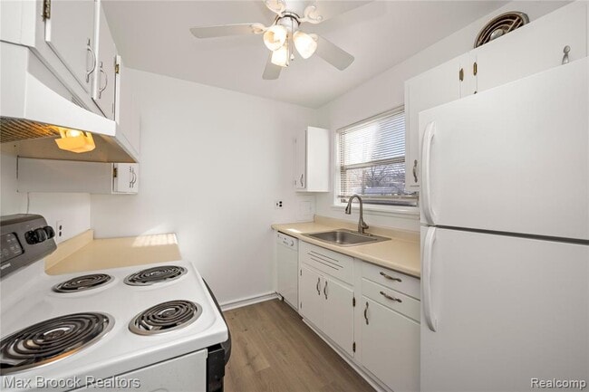 Building Photo - 3206 Shenandoah Dr