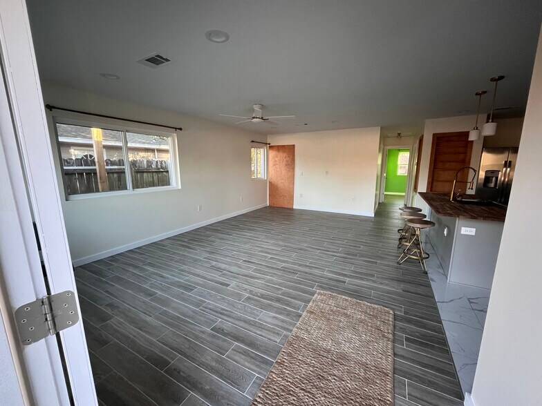 Building Photo - 100 Pecan Park Dr