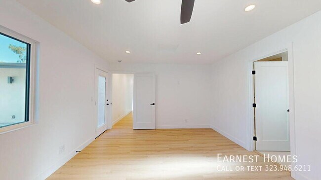 Building Photo - 16701 Chatsworth St