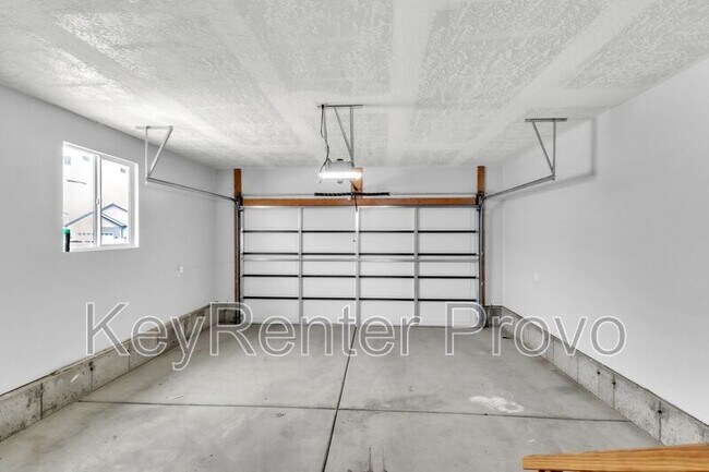 Building Photo - 1226 N 150 E