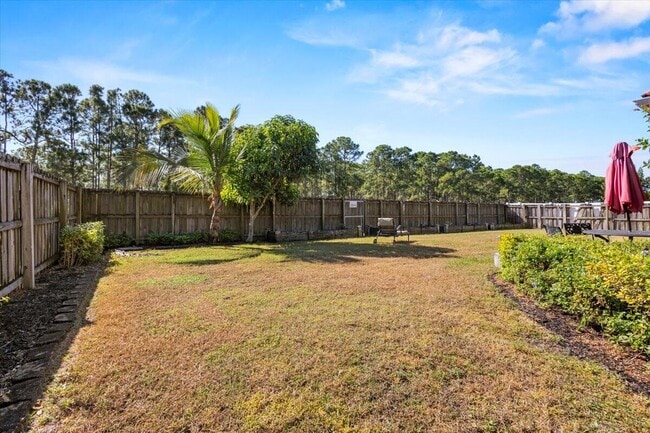 Building Photo - 5829 NW Zenith Dr