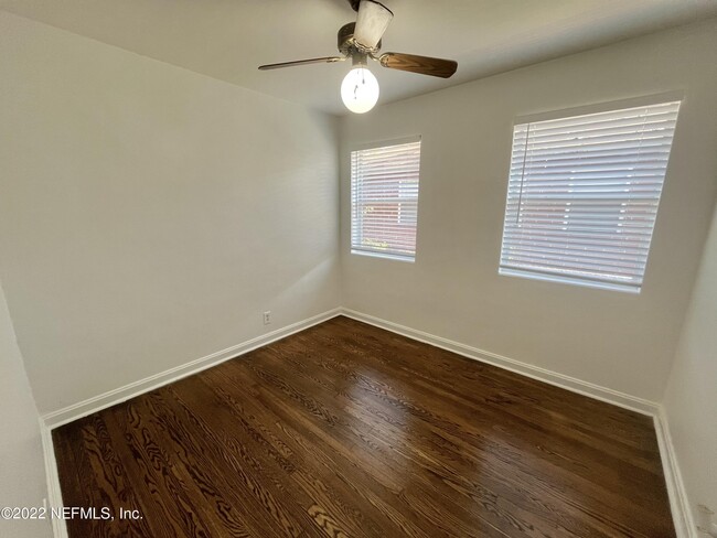 Building Photo - 2553 Myra St