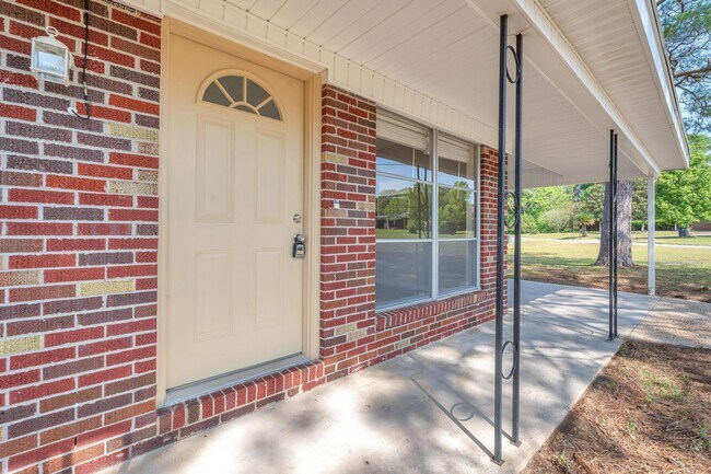 Building Photo - 385 Lincoln Ave