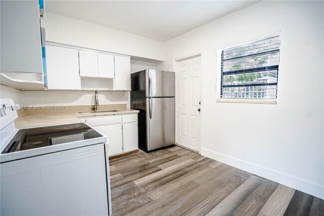 Building Photo - 1110 NW 6th Ave