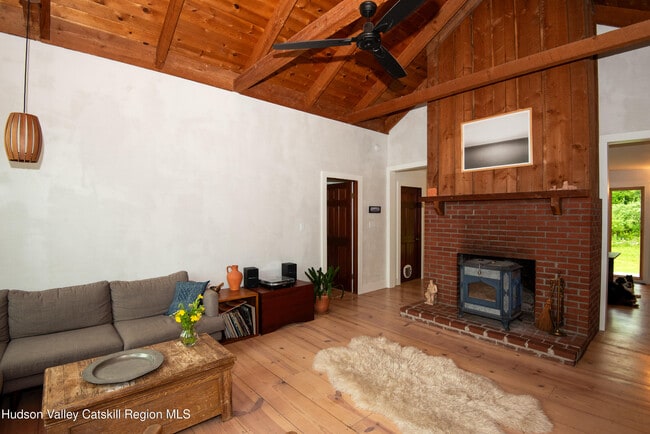 Building Photo - 61 Schoolhouse Rd