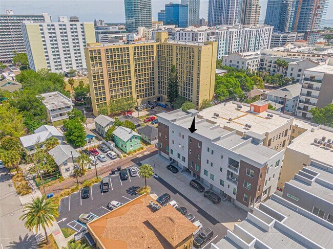 Building Photo - 370 6th St S