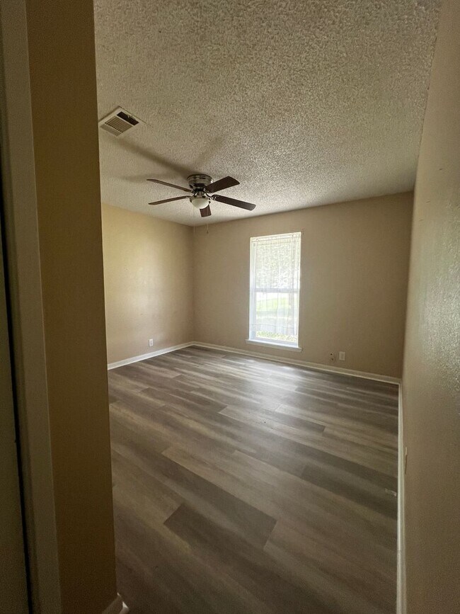 Building Photo - 171 Old Oak Ln