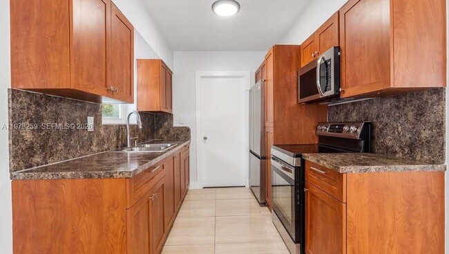 Building Photo - 630 SW 28th Dr