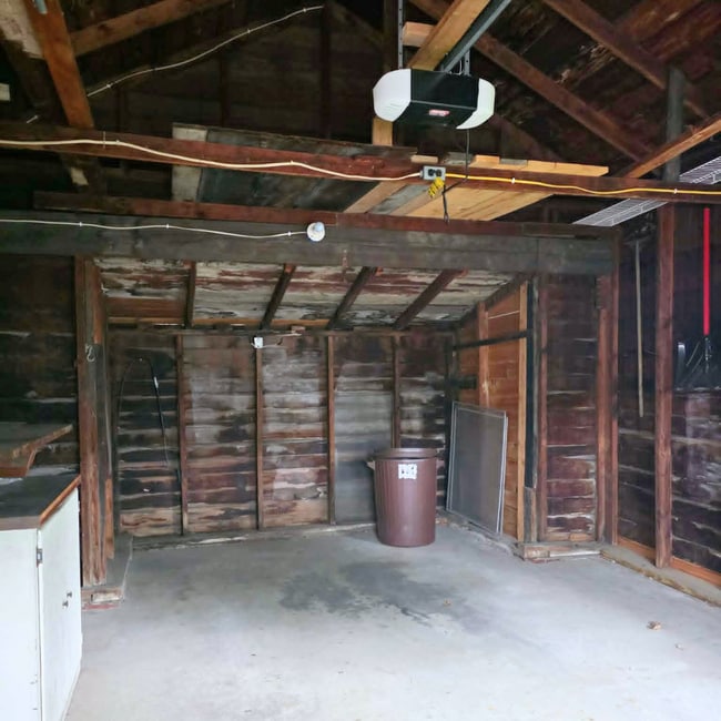 Building Photo - Large yard and quiet location in Findlay