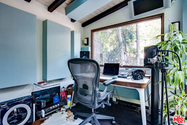 Building Photo - 9624 Yoakum Dr