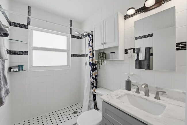 Building Photo - 438 Granada Blvd