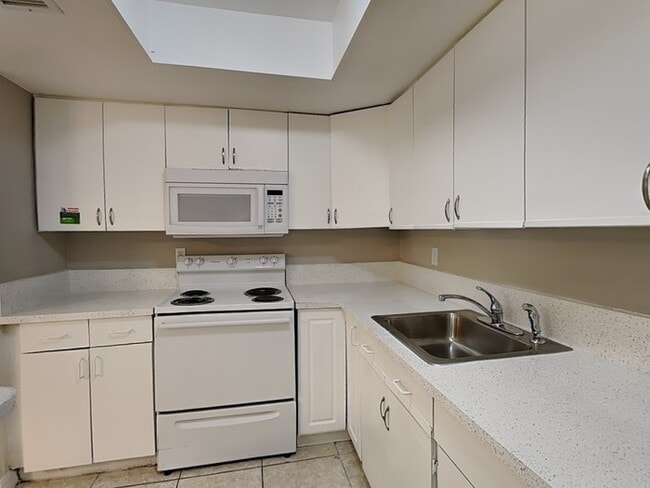 Building Photo - 2755 Ravenall Ave