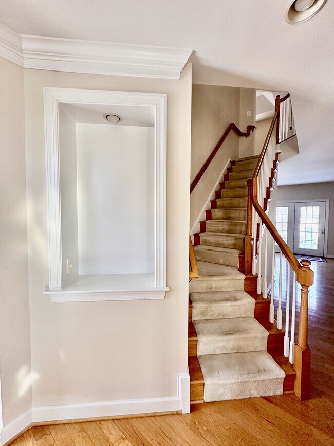 Building Photo - 917 Crestfield Dr