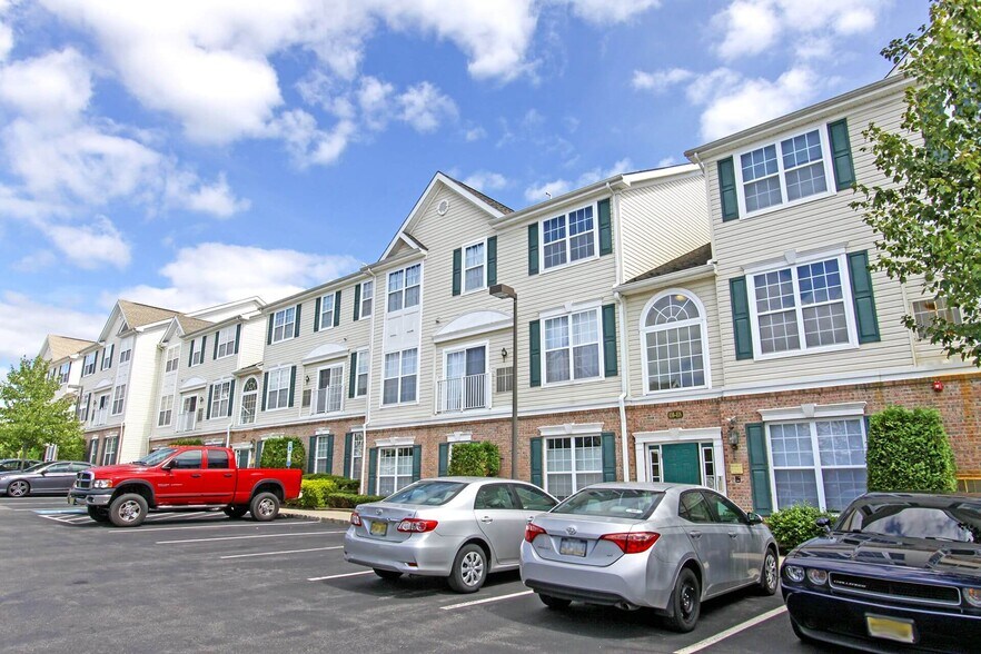 Primary Photo - 66 Limerick Ln