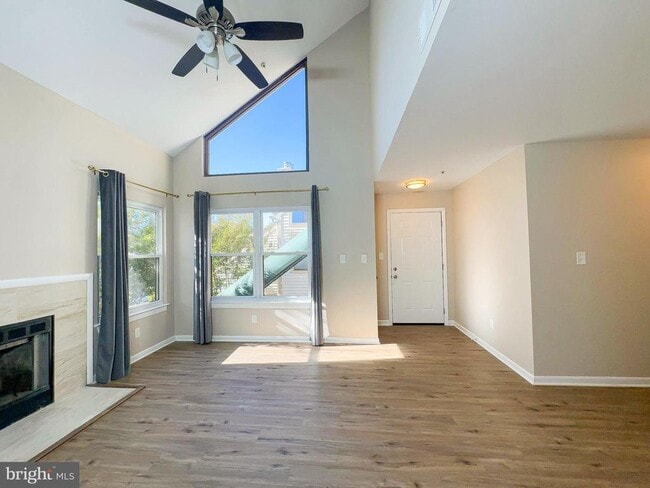 Building Photo - 13405 Shady Knoll Dr