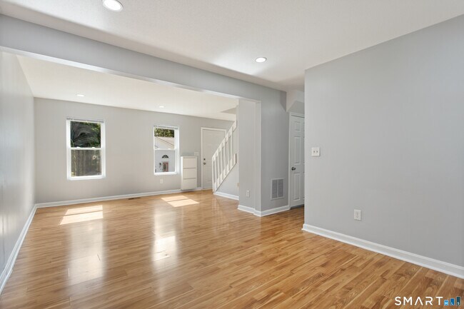 Building Photo - 124 Branca Ct