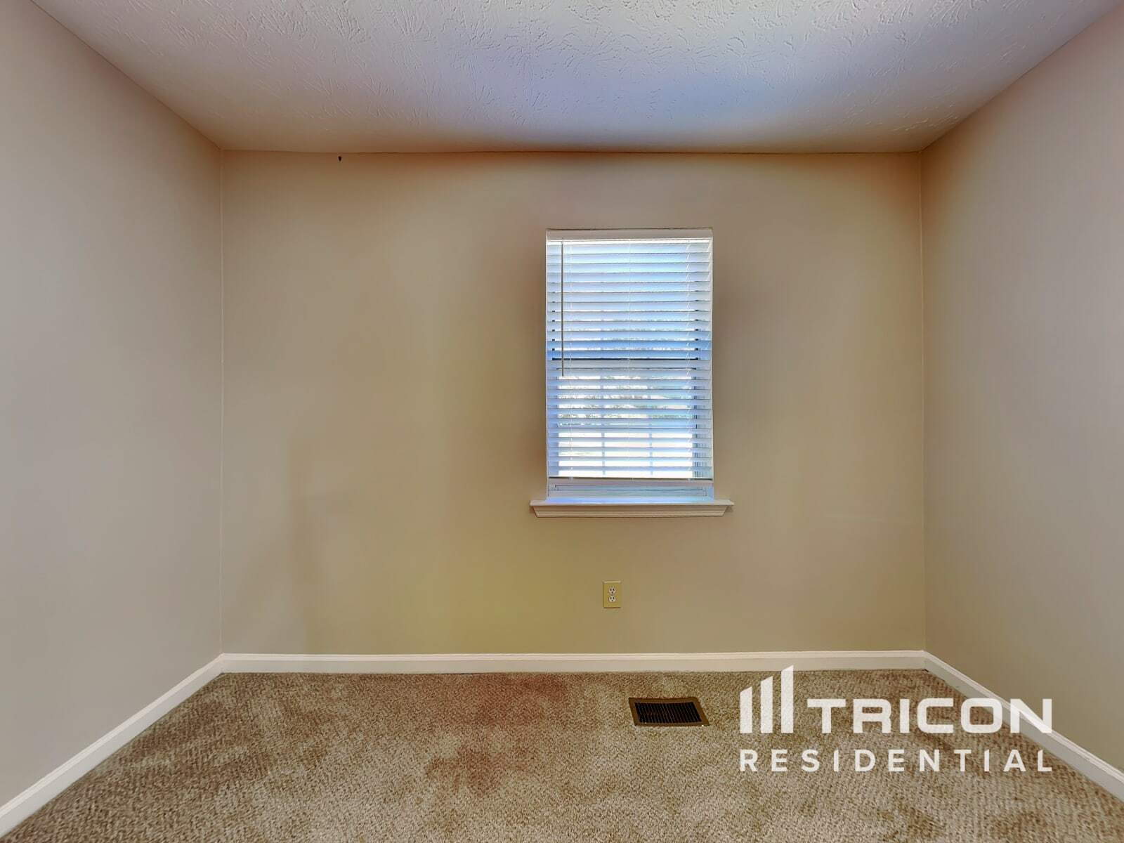Building Photo - 4684 Woodglen Ct