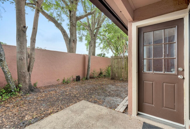 Building Photo - 628 Trinidad Ct