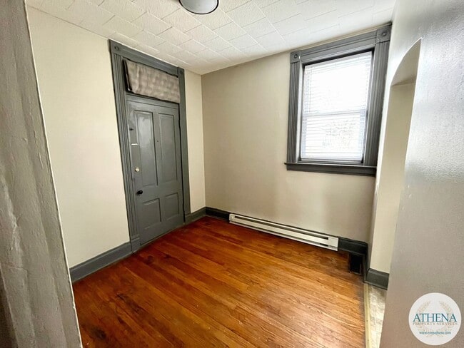 Building Photo - 227 N Middle St