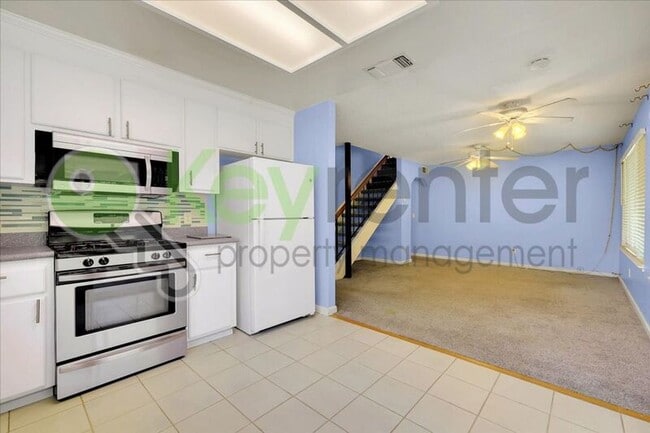 Building Photo - 7005 Woodside Dr