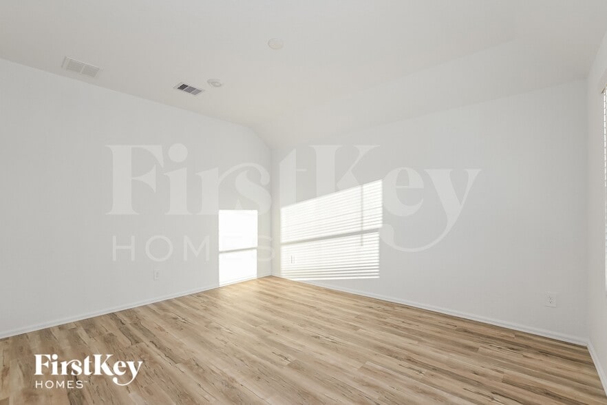 Building Photo - 18435 Summit Ranch Dr