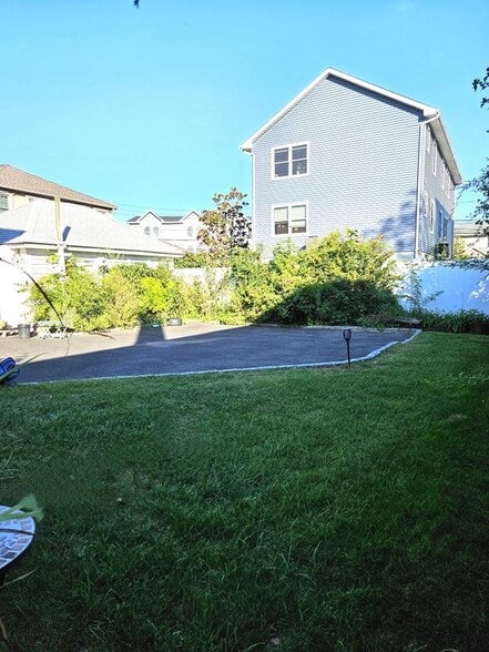 Building Photo - 56 4th Ave