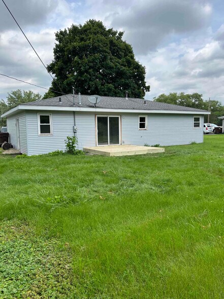 Building Photo - 1415 Hackberry Ln