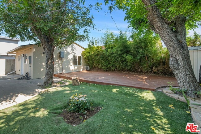 Building Photo - 15328 Vose St