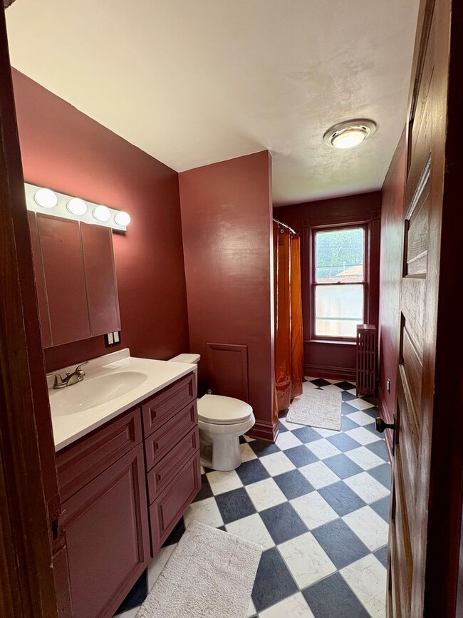 Building Photo - Large 4 bedroom house near Waynesboro Hosp...