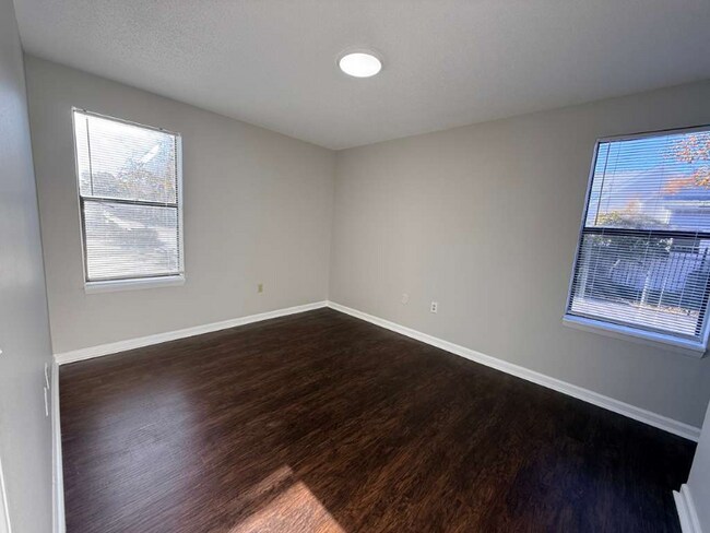 Building Photo - 2005 Greens Blvd