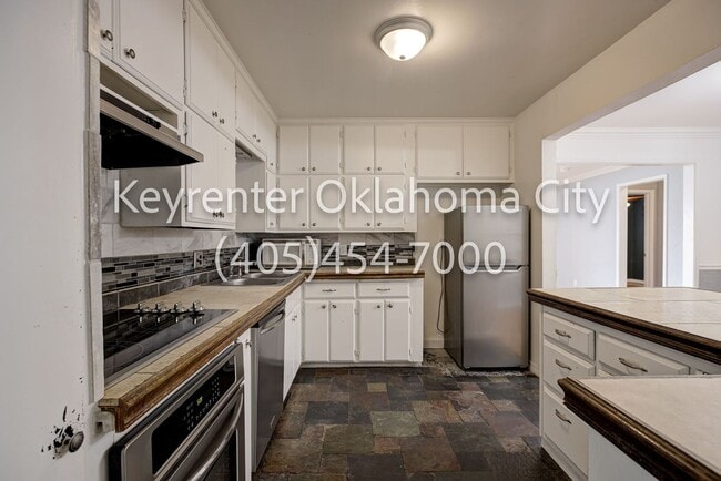 Building Photo - Move-In Special *1/2 Your First Month's Rent* Wonderful 3BD/2BD Home minutes away from Quail Spri...